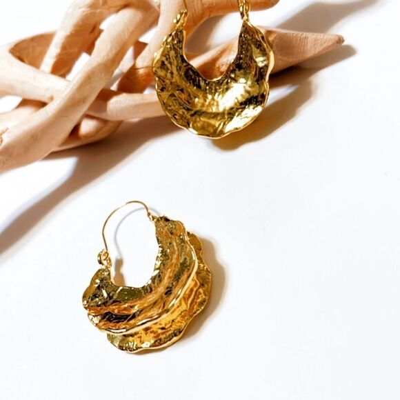 #392 Zara gold crescent moon hoop earrings - Picture 4 of 6